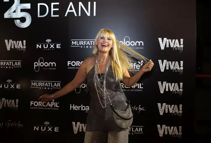 Lavinia Pîrva, imagini surprinzătoare din vacanța cu familia în Italia. Cum s-a filmat cu fiul ei și al lui Ștefan Bănică / Fotografii rare cu Alexandru