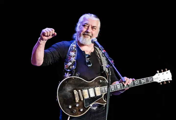 Cine este Mihai Gane, cel mai bine vândut poet din Spania: "Românii se simt cumva "îmbrățișați" și reprezentați atunci când îmi citesc poeziile"
