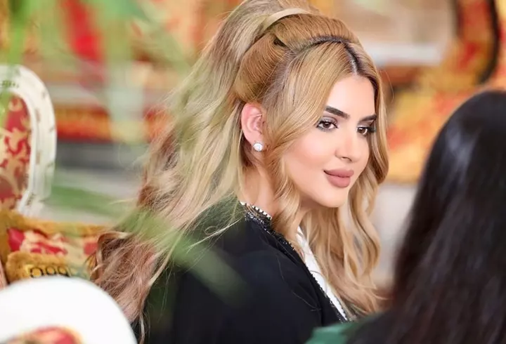 Ilona Brezoianu s-a căsătorit religios cu soțul ei, Andrei. Au avut un tort spectaculos, decor cu lămâi, iar actrița a purtat o rochie de mireasă deosebită