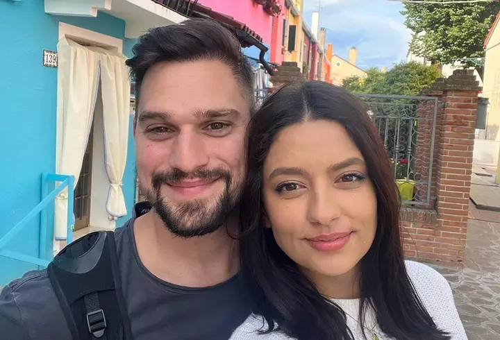 Vlad Gherman și Cristina Ciobănașu s-au întâlnit și au stat împreună la Gala Premiilor TV Mania 2025. Cum s-au fotografiat cei doi foști iubiți