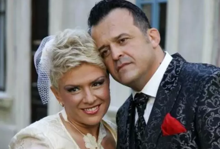 Secretele de frumusețe ale lui Teo Trandafir: "Parfumul meu preferat este mirul de trandafir. Mă învăluie și mă simt pregătită de orice subiect!". Ce regulă are când vine vorba despre machiaj