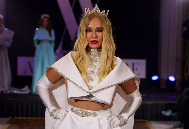 Angela Similea și-a cumpărat o casă la marginea Bucureștiului: ”A dorit niște modificări, pe care le-a făcut după bunul său plac”. Artista a scăpat de problemele financiare pe care le-a avut după moartea lui Victor Surdu / EXCLUSIV
