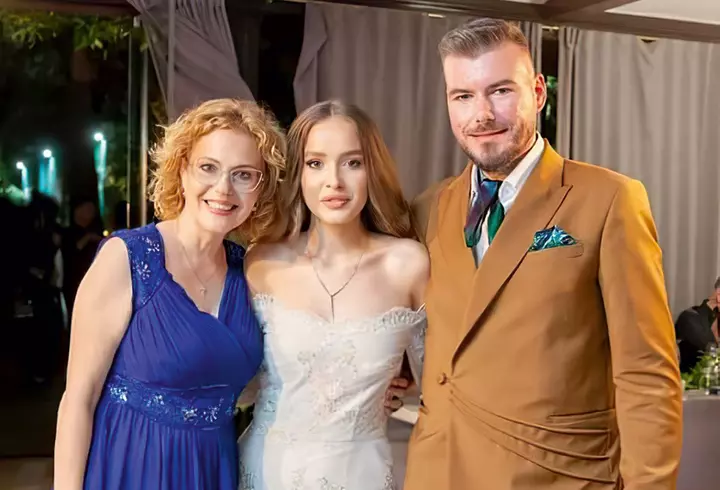 Ilinca Vandici și Teo Trandafir au comentat imaginile cu Oana Roman dezbrăcată într-un jacuzzi: „E în ipostaze senzuale, s-a mai filmat în cadă cu spumă. Cine a făcut poza? Că ea nu...”