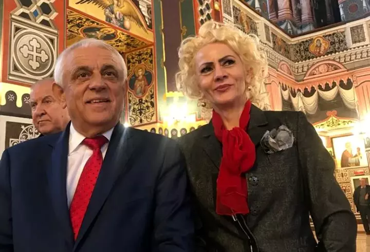 Nadia Comăneci, apariţie spectaculoasă la Globurile de Aur 2025. La 63 de ani, "Zeiţa de la Montreal" a purtat o salopetă mulată, strălucitoare și a atras toate privirile pe covorul roșu