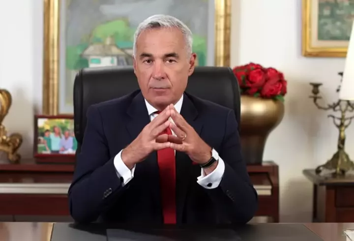 Anca Alexandrescu, derapaj șocant către o jurnalistă de la România TV, la mitingul organizat pentru Călin Georgescu: „Marş de-aici!”. Prezentatoarea ar fi lovit microfonul reporterei