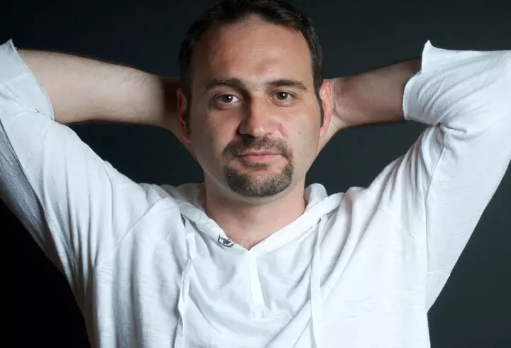 Anca Alexandrescu, derapaj șocant către o jurnalistă de la România TV, la mitingul organizat pentru Călin Georgescu: „Marş de-aici!”. Prezentatoarea ar fi lovit microfonul reporterei
