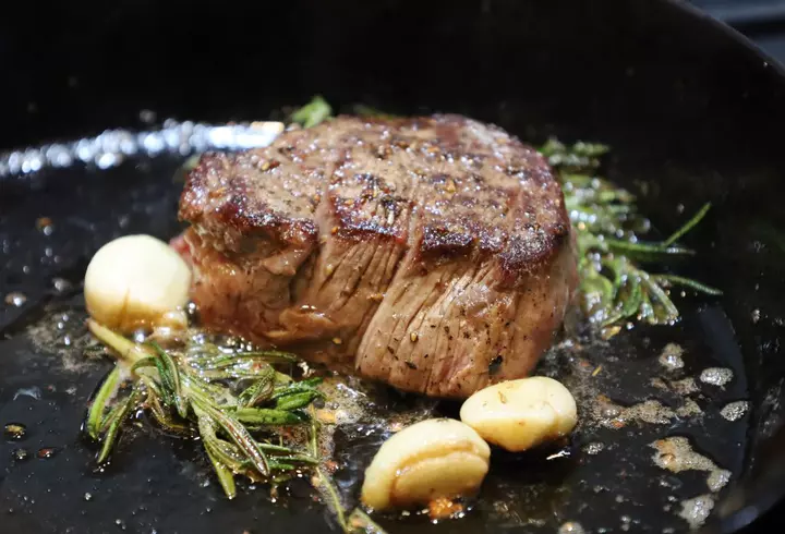 Rețetă de tartă cu legume și humus - un preparat de post sănătos și delicios