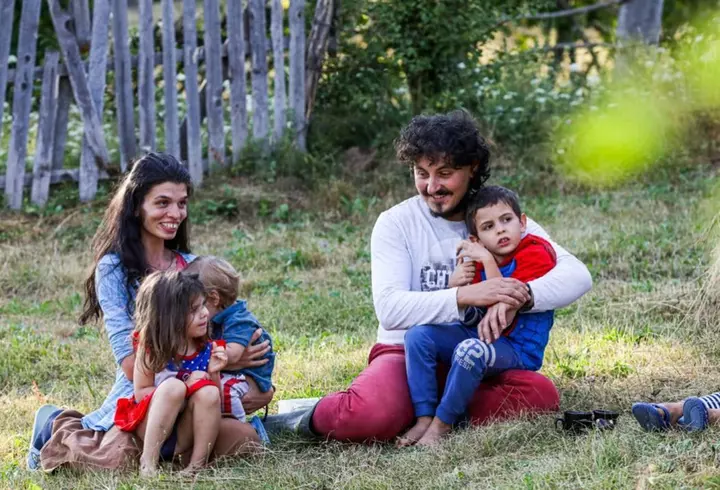 CRBL și Elena Vîșcu au custodie comună, dar fiica lor stabilește întâlnirile cu artistul: „Hârtia aia e egal cu zero. Deja are 14 ani, nu pot s-o duc cu forța nicăieri. Nu există!”