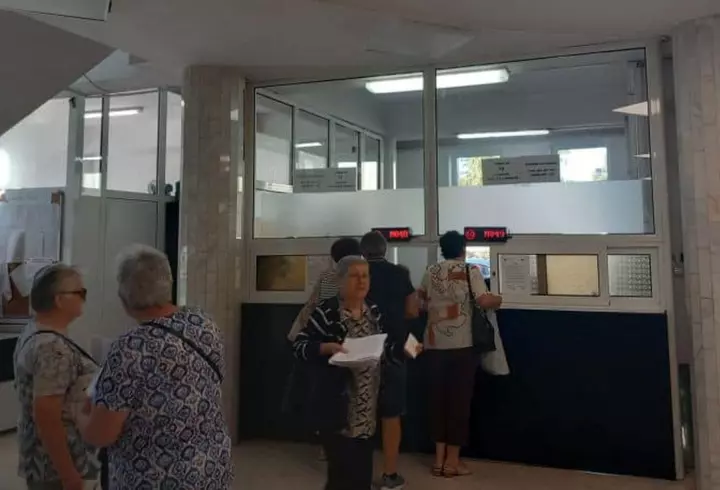 Laura Vicol, scoasă din arest și transportată la spital. Ce control a solicitat avocata, deși nu s-a simțit rău