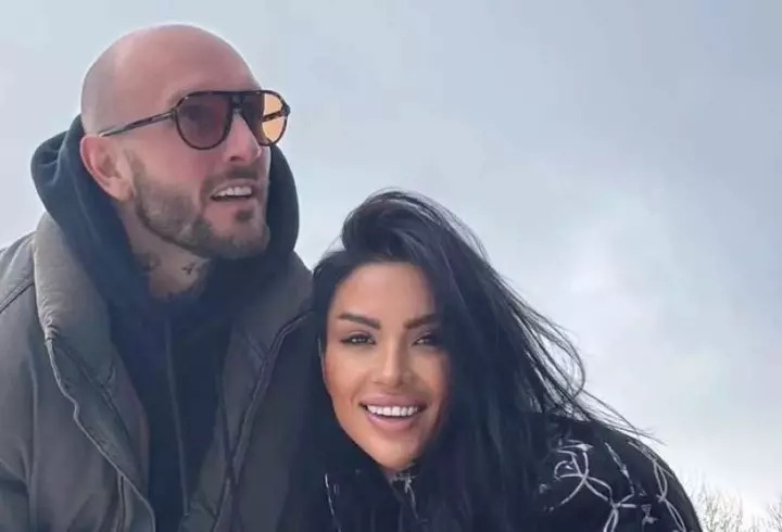 Cati, soția lui Adrian Minune, a ajuns la spital. Manelistul a filmat-o cu branula în mână: "Doamna Simionescu, ce faceți aici?"