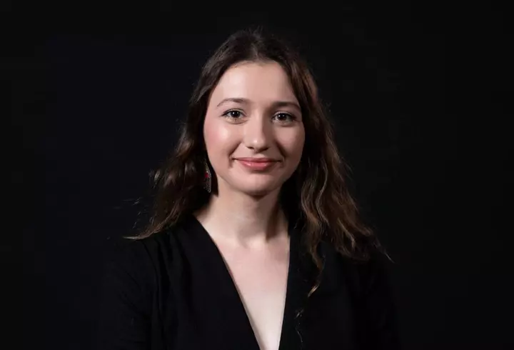 Marcel Ciolacu a îmbrăcat un pulover de 4 mii de euro când a ieșit în curte să-și salveze pisica dintr-un copac. Cum au reacționat fanii, pe Tik Tok