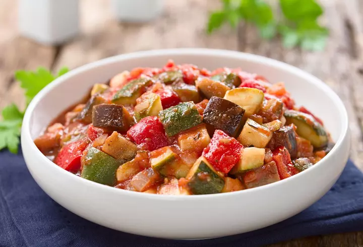 Rețetă de tartă cu legume și humus - un preparat de post sănătos și delicios