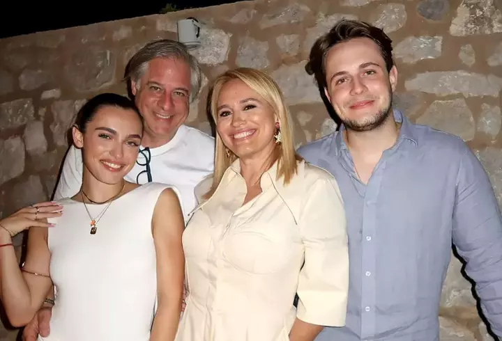 Ce ascunde Andreea Esca în fața camerelor. Detaliul pe care nimeni nu l-a observat de 30 de ani: „Mi-a spus să fiu atentă cum să îmi pună lumina, să nu se vadă acest lucru”