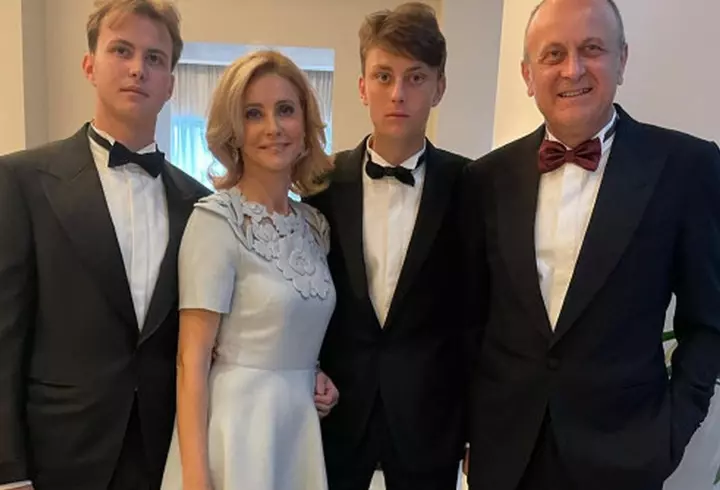 Camelia și Dan Șucu, împreună la botezul nepoatei lor. Afaceristul, moment romantic alături de Diana, actuala soție, pe ringul de dans: „Două decenii de iubire curată”