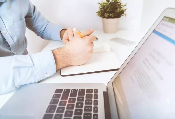 Care sunt județele cu cele mai multe job-uri pentru candidații fără studii superioare și pentru muncitorii calificați și necalificați