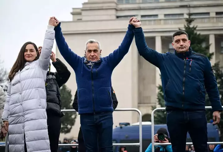Marcel Ciolacu și Traian Băsescu, scandal uriaș pe Facebook: „Singurul lucru pe care îl mai poate face este să demisioneze” / „Turnător ordinar, un rebut politic”