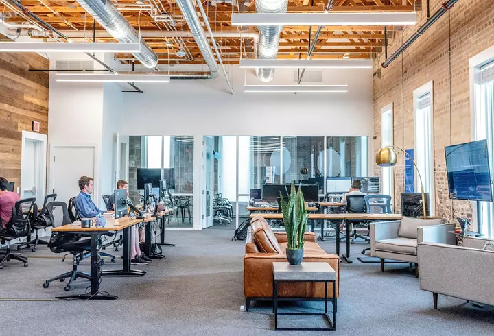 Care sunt județele cu cele mai multe job-uri pentru candidații fără studii superioare și pentru muncitorii calificați și necalificați