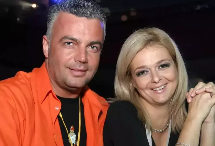 Adriana Bahmuțeanu, apel către autorități, după ce a protestat în fața Tribunalului pentru copiii ei: „În Franța, Germania nu se întâmplă asemenea abuzuri, cum se întâmplă în România. Vă rugăm să aplicați legea!” / EXCLUSIV
