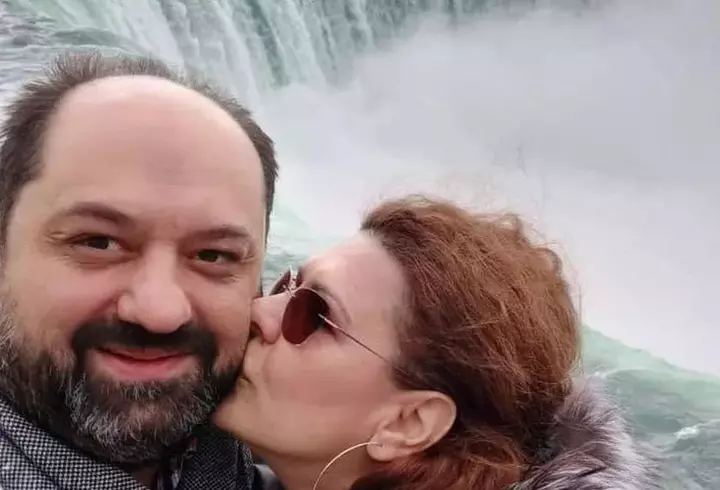 Văduva lui Gabriel Cotabiță a plâns la prima apariție în public, după moartea artistului! La ce eveniment a participat Alina Cotabiță împreună cu fetele regretatului solist / EXCLUSIV
