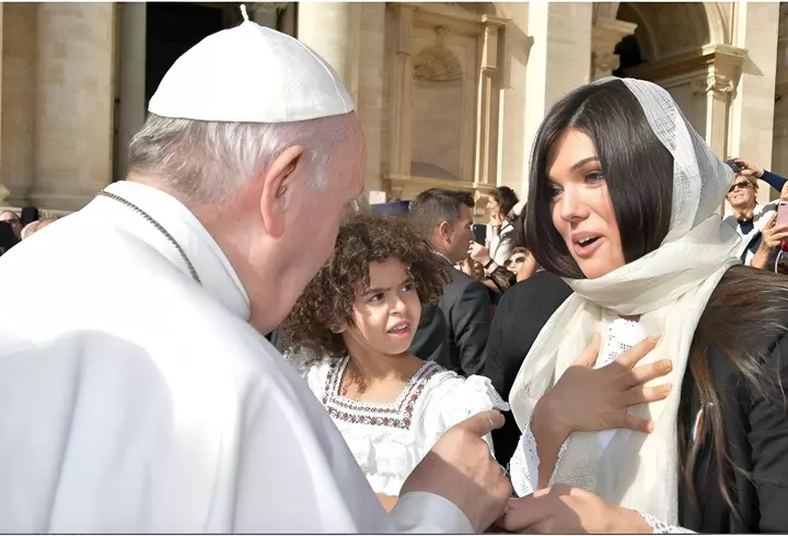 Ce ascunde Andreea Esca în fața camerelor. Detaliul pe care nimeni nu l-a observat de 30 de ani: „Mi-a spus să fiu atentă cum să îmi pună lumina, să nu se vadă acest lucru”