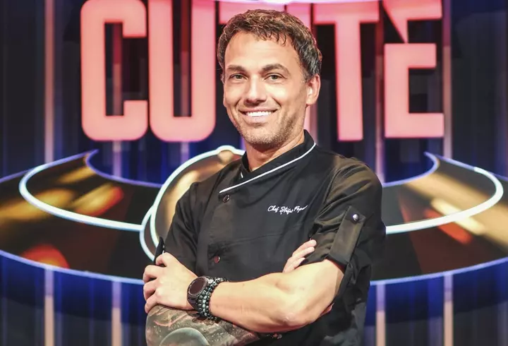 Petre Roman, invitat surpriză la aniversarea fiicei lui, Oana Roman. S-au îmbrățișat și au tăiat împreună tortul: „E cel mai frumos și mai bun”. Ce a făcut de ziua ei, în memoria Mioarei Roman
