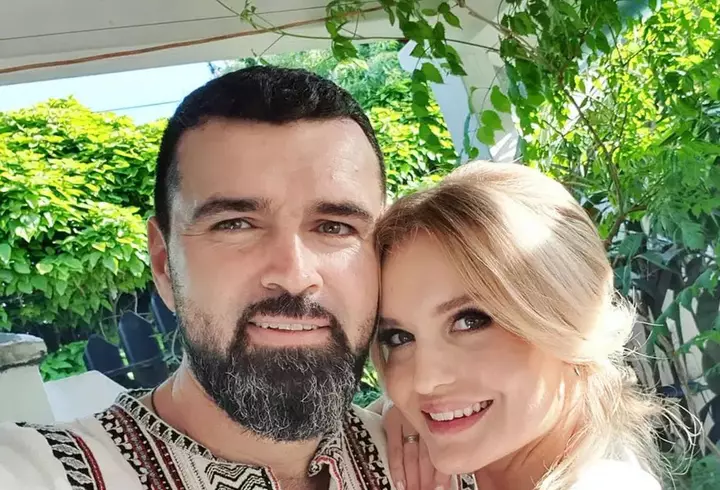 Văduva lui Gabriel Cotabiță a plâns la prima apariție în public, după moartea artistului! La ce eveniment a participat Alina Cotabiță împreună cu fetele regretatului solist / EXCLUSIV