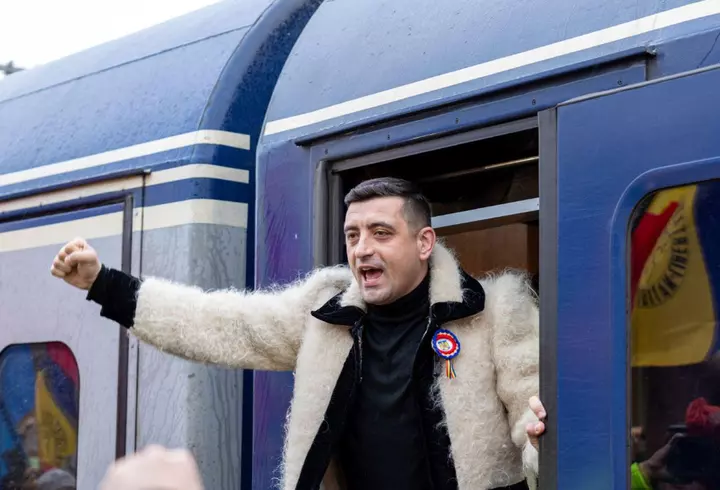 George Simion a șters filmarea cu jurnaliștii Digi24, după ce a fost acuzat că i-a înregistrat pe ascuns. Imaginile postate de liderul AUR s-au viralizat în mediul online