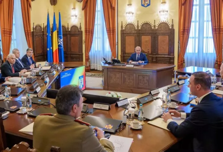 Ce averi au Nicușor Dan și George Simion, candidații care luptă pentru președinția României. Nicușor are credite la bancă și a primit donații, Simion a avut un dar de nuntă fabulos