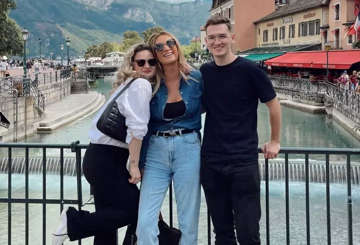 Cine este Alexandra Velniciuc. Actrița se iubește de 25 de ani cu regizorul Șerban Puiu și a fost abandonată de mamă în copilărie: „Tata a fost o mamă extraordinară, un om cu talent de părinte”