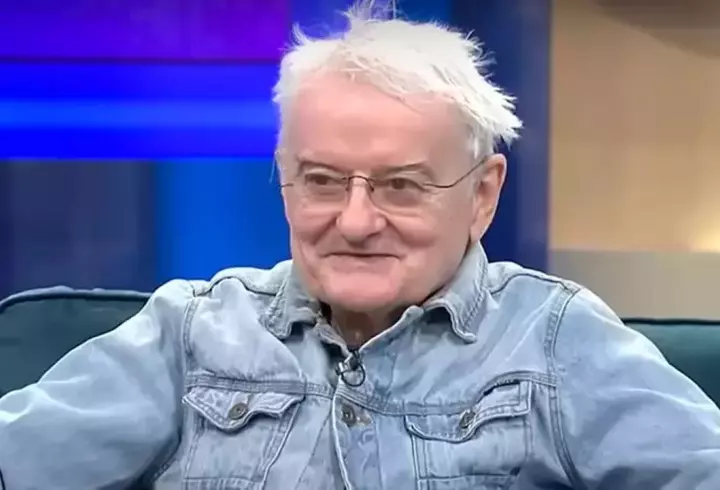 O jurnalistă România TV, la un pas de tragedie după ce a căzut într-un șanț adânc, în timp ce transmitea, în direct, de la inundații: "Totul era acoperit de apă murdară"/ VIDEO