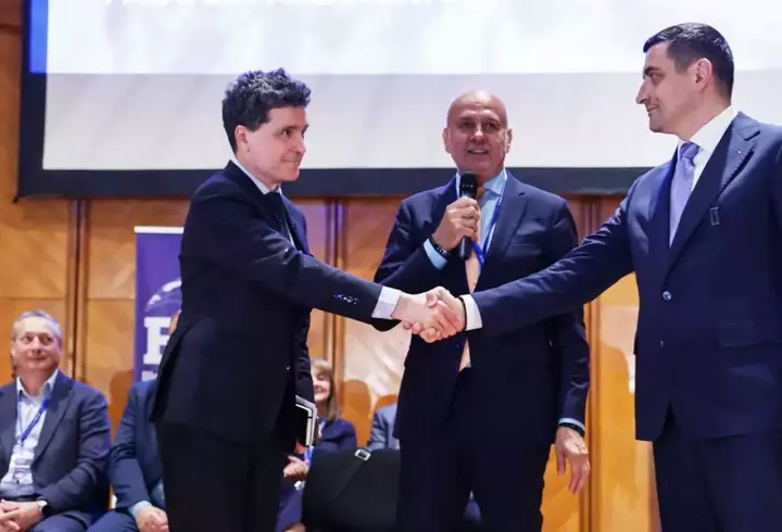 George Simion a șters filmarea cu jurnaliștii Digi24, după ce a fost acuzat că i-a înregistrat pe ascuns. Imaginile postate de liderul AUR s-au viralizat în mediul online