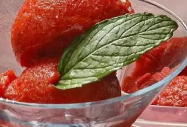 Suc de roșii fără conservanți: metoda naturală folosită de Dragoș Bucur și Dana Nălbaru. Care este ingredientul secret ce ajută la conservare