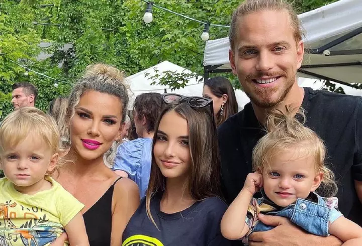 Ce relație are Andreea Antonescu, în prezent, cu mama ei și cu soțul acesteia, care locuiesc în SUA: ”Ne ispitesc în fiecare zi cu locuri și filmări drăguțe” / EXCLUSIV