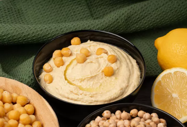 Suc de roșii fără conservanți: metoda naturală folosită de Dragoș Bucur și Dana Nălbaru. Care este ingredientul secret ce ajută la conservare