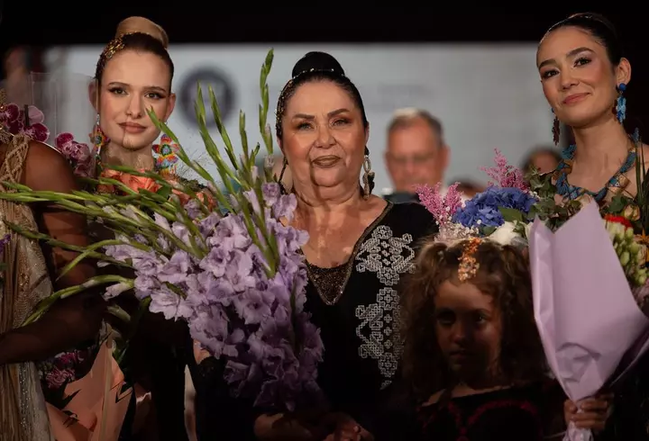 Cum își menține silueta Adriana Antoni și ce pont i-a dat Irina Loghin: ”Încerc, cât sunt acasă, să consum alimente bio”. Ce produse pentru îngrijirea pielii preferă / EXCLUSIV
