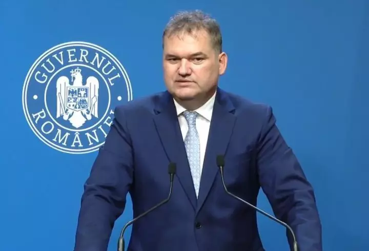 Nina, soția lui Ion Iliescu, mesaj emoționant la catafalcul fostului preşedinte: „Cu adâncă durere”. Cum arată coroana de flori adusă de ea, singura de pe sicriu