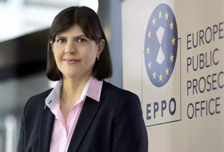 Nina, soția lui Ion Iliescu, mesaj emoționant la catafalcul fostului preşedinte: „Cu adâncă durere”. Cum arată coroana de flori adusă de ea, singura de pe sicriu