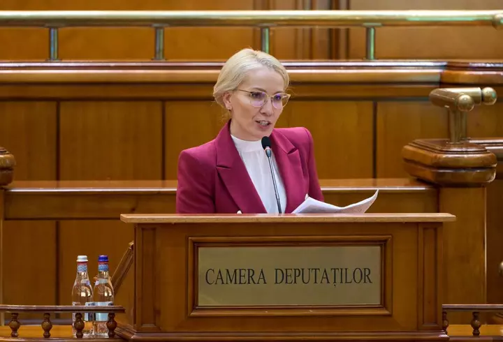 O femeie de 49 de ani a murit în timpul furtunii din Otopeni, deși se afla în casă, pe canapea, alături de fiul ei. Cum s-a întâmplat tragedia / Imagini cu apartamentul distrus