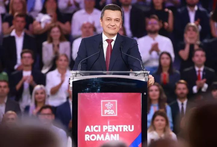 Nina, soția lui Ion Iliescu, mesaj emoționant la catafalcul fostului preşedinte: „Cu adâncă durere”. Cum arată coroana de flori adusă de ea, singura de pe sicriu