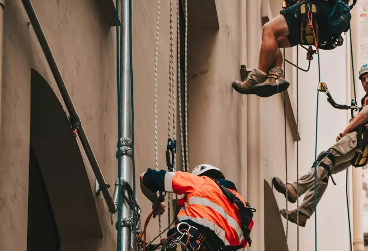 Care sunt județele cu cele mai multe job-uri pentru candidații fără studii superioare și pentru muncitorii calificați și necalificați