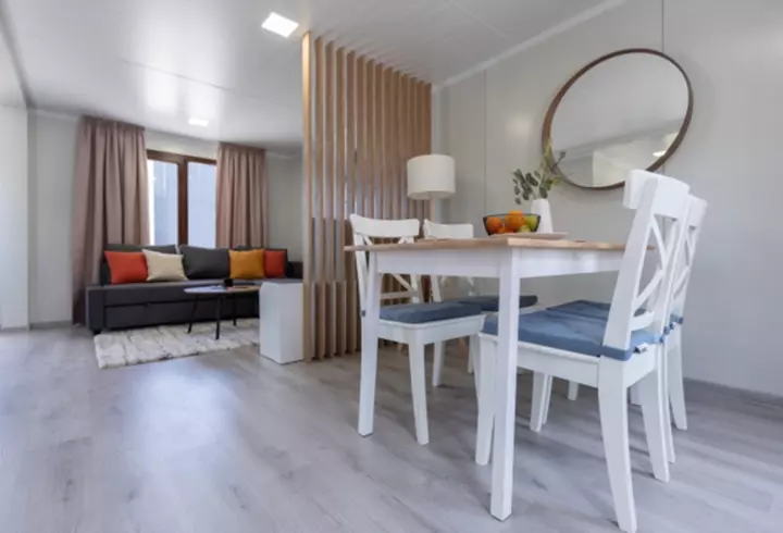 Tips & Tricks: 10 fraze în engleză care îl ajută pe cel mic să dobândească sentimentul de autonomie în vacanță