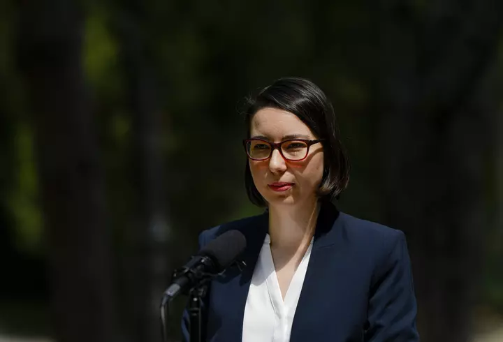 Cine este Marga, nepoata lui Ioniță și a Vioricăi de la Clejani. A înlocuit-o pe Margherita pe scenă și cântă cu celebrul taraf: „Ca să urci la mine pe scenă, trebuie să fii bun”