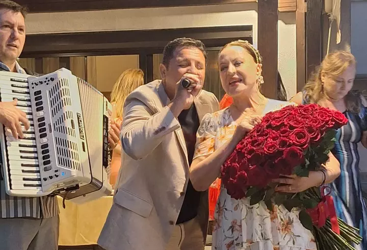 O iubire discretă, dar perfectă! Monica Anghel spune că soțul ei, Marian Caraivan, e sprijinul ei din umbră: "Mă așteaptă cu zâmbetul pe buze, mă așteaptă cu ceva bun de mâncare. Îmi face masaj la picioare" / EXCLUSIV