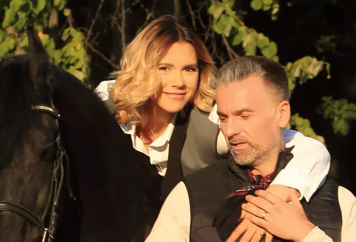 Ce a răspuns Ilie Bolojan, întrebat dacă folosește demisia pentru a intimida coaliția: „E nevoie de respect și solidaritate între parteneri. Nu faci reforme uitându-se la sondaje”