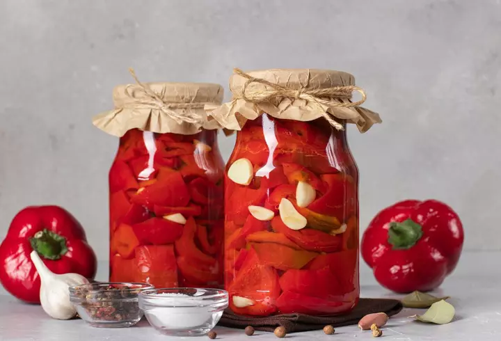 Cum previi formarea mucegaiului la zacuscă