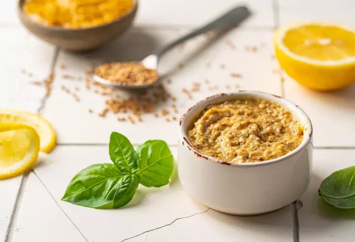 Cum previi formarea mucegaiului la zacuscă