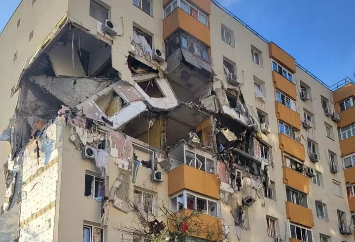 Trei persoane au fost reținute, în urma perchezițiilor de miercuri, în cazul exploziei din Rahova, care a curmat trei vieți și a rănit grav alți locatari