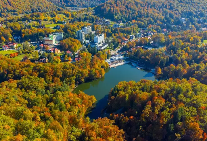 Escapadă epică în Atena. Ponturi pentru o vacanță de vis la poalele Acropolei, locul unde istoria prinde viață și gastronomia de cuerește