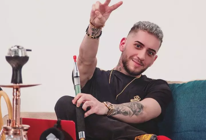 Imagini de la mormântul Fănicăi, prima soție a lui Florin Salam, la 16 ani după deces. Locul e plin de fotografii, icoane și lumânări