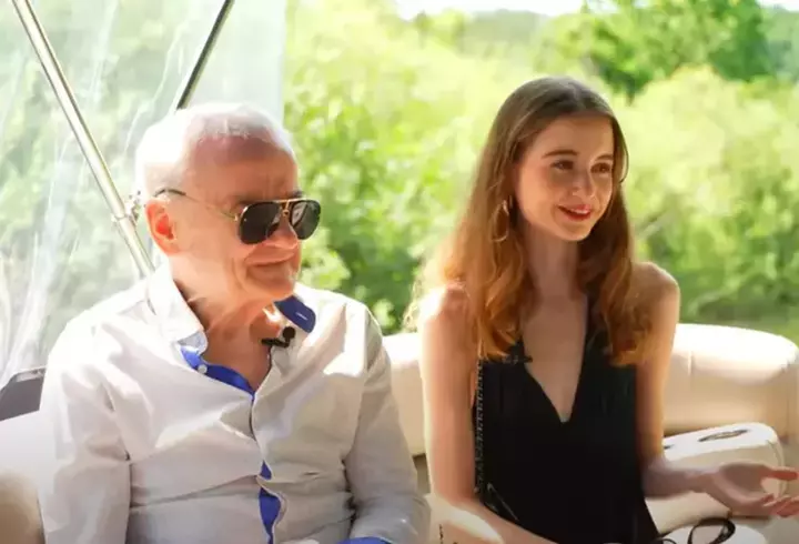 Cum arată noua casă a lui Nicole Cherry: „Aproape gata! Într-o lună suntem mutați”. Locuința este spațioasă, are scară interioară și baie cu obiecte sanitare roz